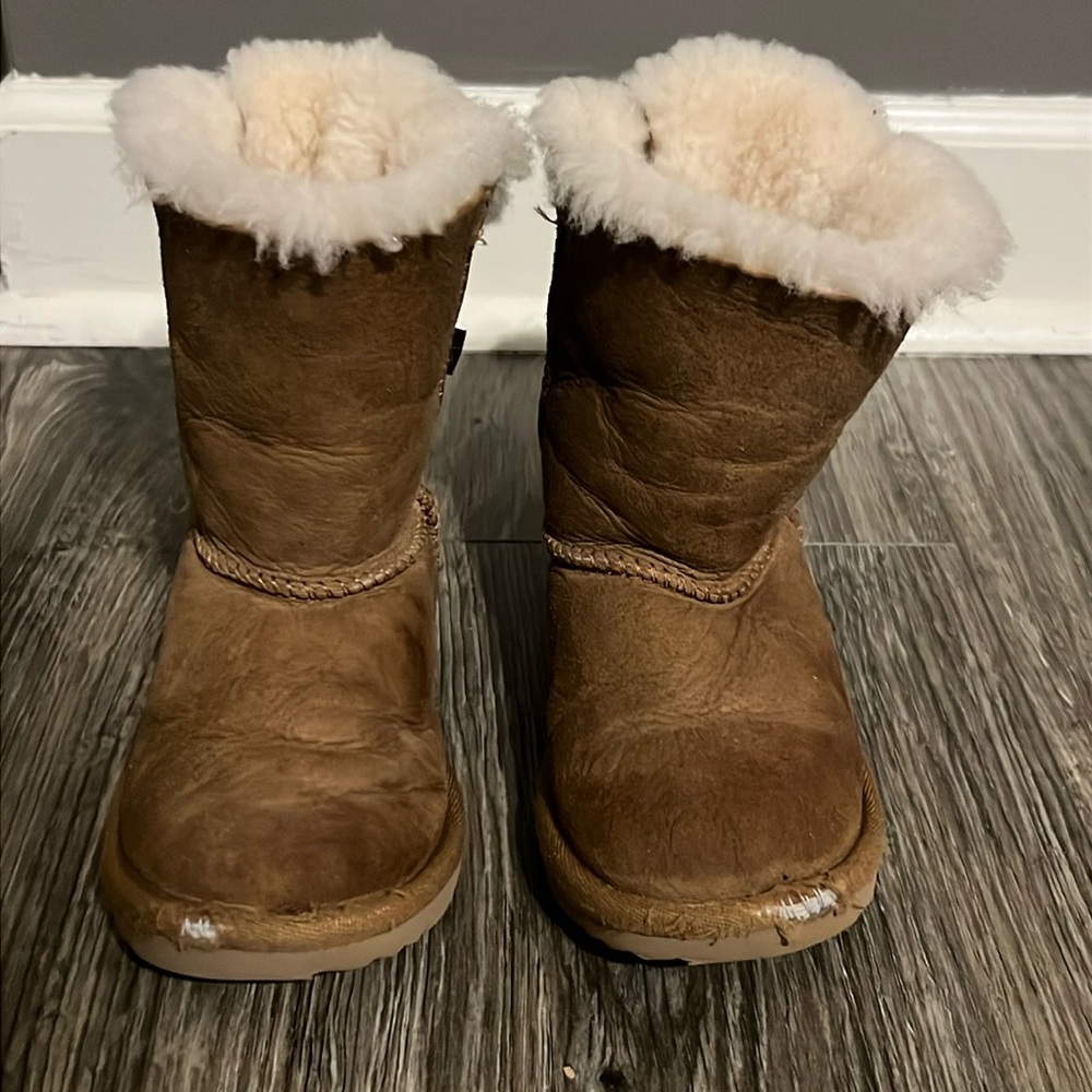 UGG Bailey Bow (Authentic)